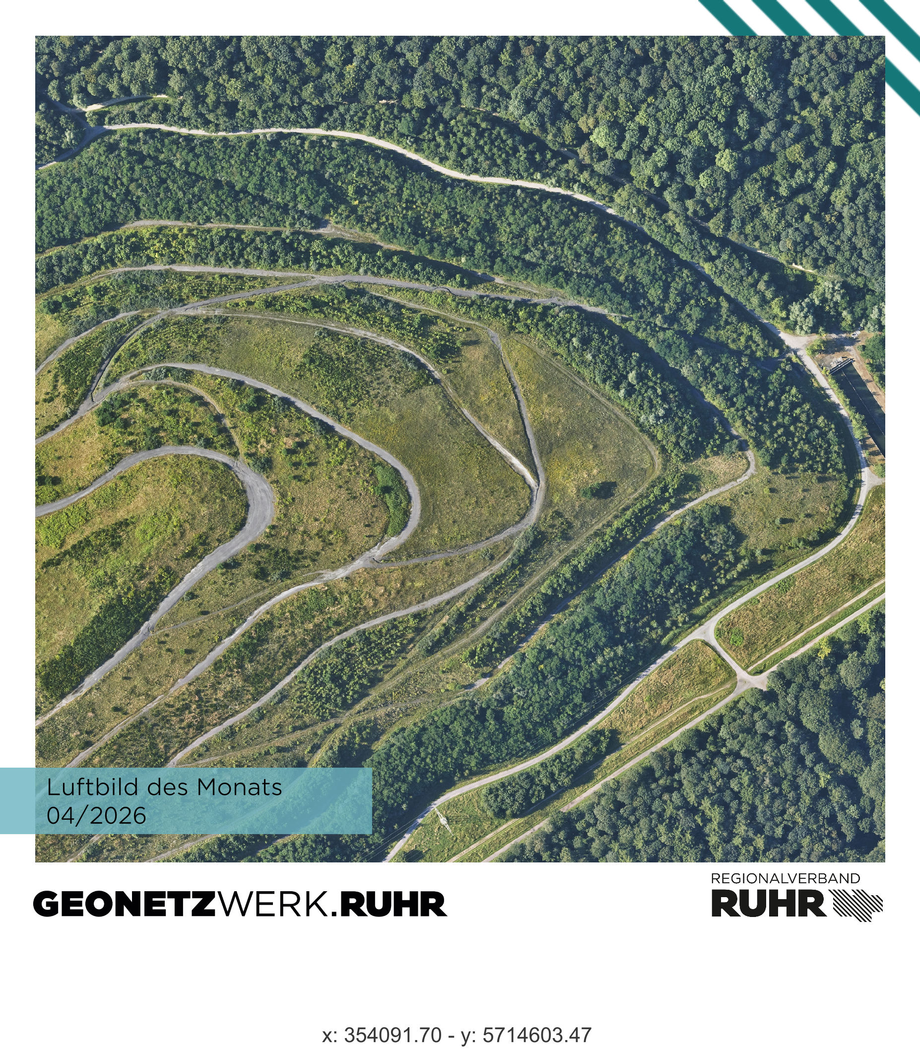 Halde Schöttelheide im linken Bildrand, mehrere Wege führen Kreisförmig herum