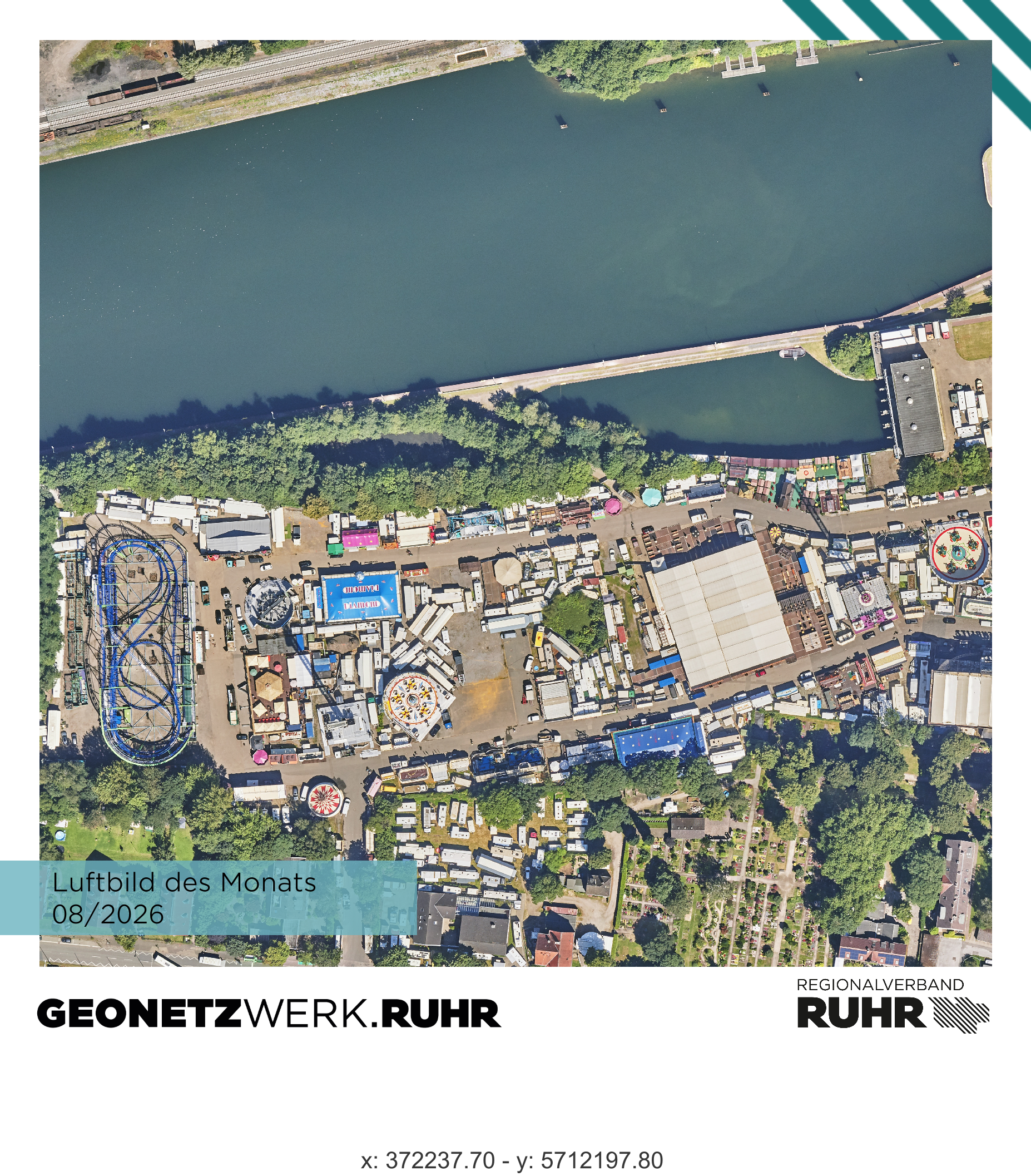 Aufbau von Fahrgeschäften auf dem Festplatz am Rhein-Herne-Kanal